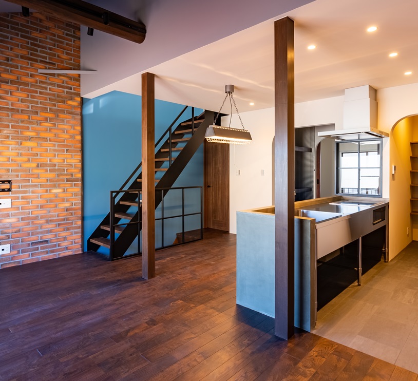 azure｜素材と色でつくる個性ある住まい